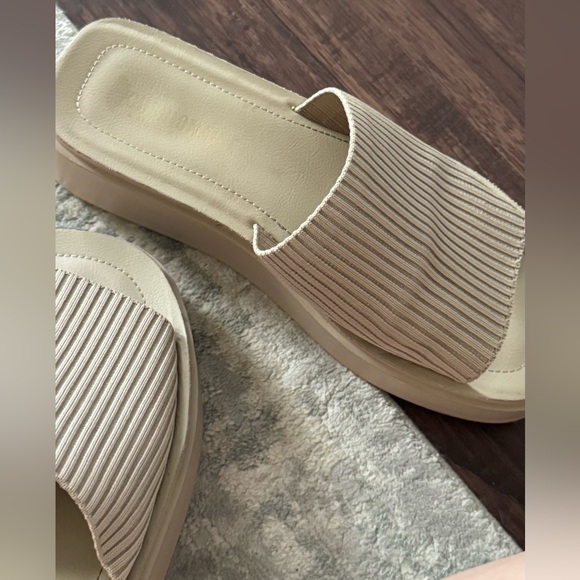 Memory Foam Y2K Style Beige Slide Sandals - Picture 9 of 12